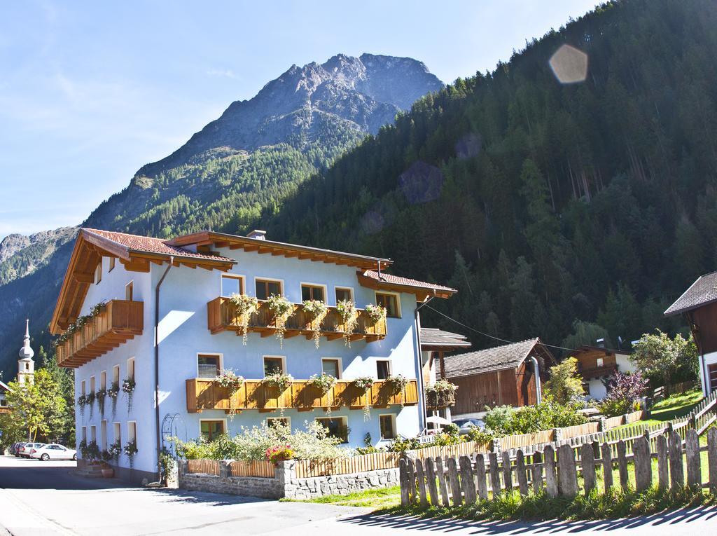 Tirolerhof - Appartementhaus Каунертал Екстериор снимка