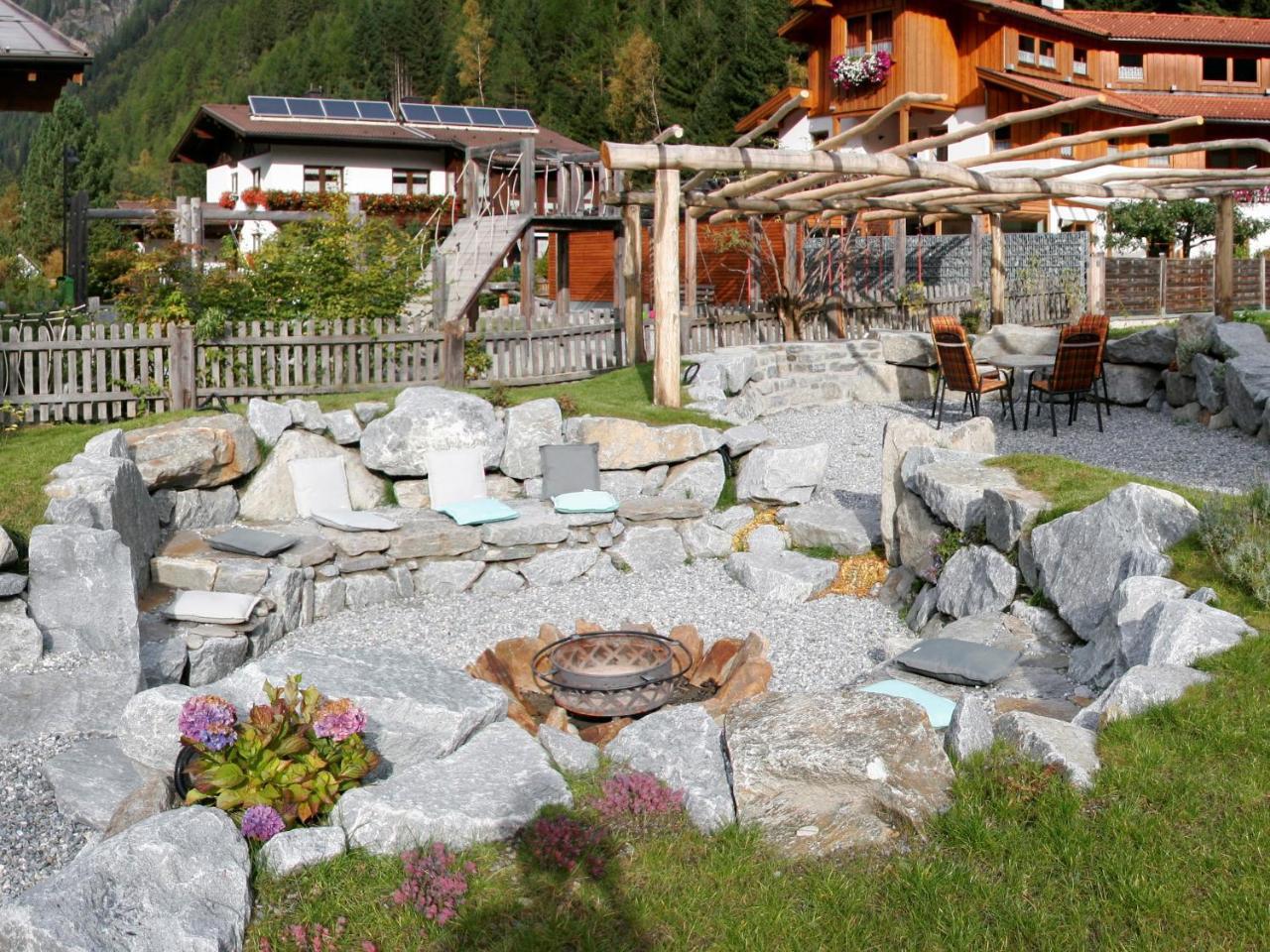 Tirolerhof - Appartementhaus Каунертал Екстериор снимка